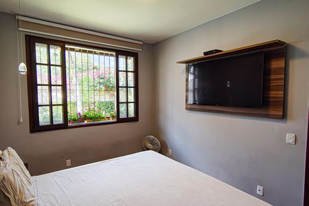 Casa de condomínio à venda com 240m², 3 quartos e 3 vagas Casa de condomínio à venda com 240m², 3 quartos e 3 vagasSuíte