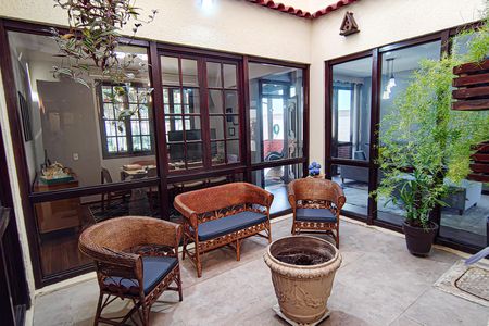 Casa de condomínio à venda com 240m², 3 quartos e 3 vagas Casa de condomínio à venda com 240m², 3 quartos e 3 vagasÁrea comum