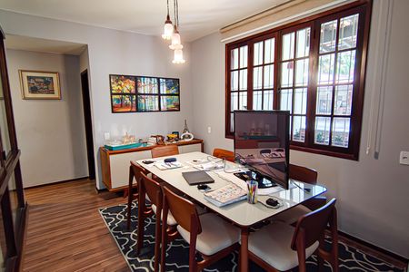 Casa de condomínio à venda com 240m², 3 quartos e 3 vagas Casa de condomínio à venda com 240m², 3 quartos e 3 vagasSala