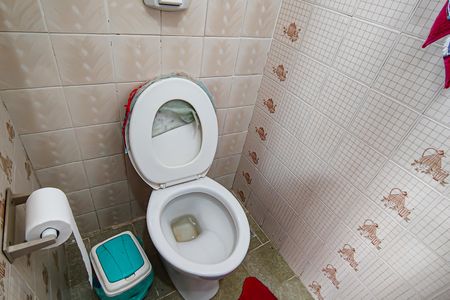 Casa de condomínio à venda com 240m², 3 quartos e 3 vagas Casa de condomínio à venda com 240m², 3 quartos e 3 vagasBanheiro de Serviço