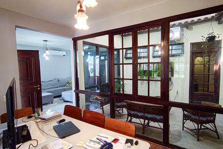 Casa de condomínio à venda com 240m², 3 quartos e 3 vagas Casa de condomínio à venda com 240m², 3 quartos e 3 vagasSala