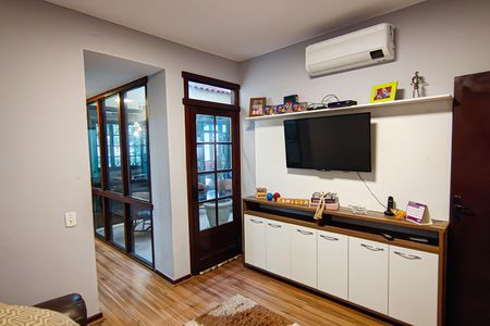 Casa de condomínio à venda com 240m², 3 quartos e 3 vagas Casa de condomínio à venda com 240m², 3 quartos e 3 vagasHall