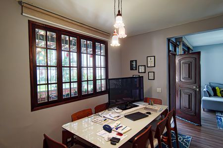 Casa de condomínio à venda com 240m², 3 quartos e 3 vagas Casa de condomínio à venda com 240m², 3 quartos e 3 vagasSala