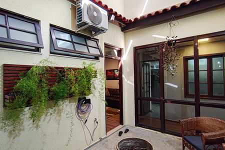 Casa de condomínio à venda com 240m², 3 quartos e 3 vagas Casa de condomínio à venda com 240m², 3 quartos e 3 vagasÁrea comum