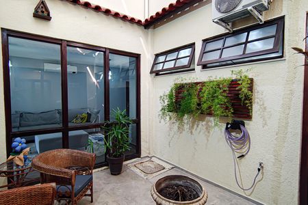 Casa de condomínio à venda com 240m², 3 quartos e 3 vagas Casa de condomínio à venda com 240m², 3 quartos e 3 vagasÁrea comum