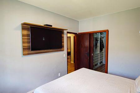 Casa de condomínio à venda com 240m², 3 quartos e 3 vagas Casa de condomínio à venda com 240m², 3 quartos e 3 vagasSuíte