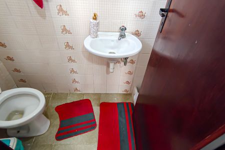 Casa de condomínio à venda com 240m², 3 quartos e 3 vagas Casa de condomínio à venda com 240m², 3 quartos e 3 vagasBanheiro de Serviço