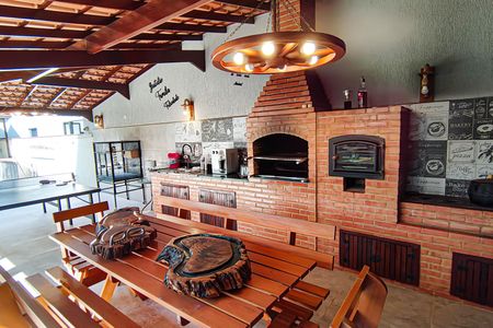 Casa de condomínio à venda com 240m², 3 quartos e 3 vagas Casa de condomínio à venda com 240m², 3 quartos e 3 vagasQuintal