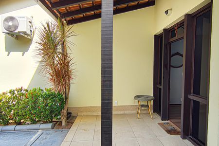 Casa de condomínio à venda com 240m², 3 quartos e 3 vagas Casa de condomínio à venda com 240m², 3 quartos e 3 vagasQuintal