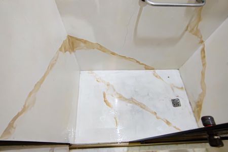 Casa de condomínio à venda com 240m², 3 quartos e 3 vagas Casa de condomínio à venda com 240m², 3 quartos e 3 vagasBanheiro