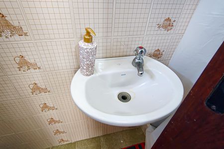 Casa de condomínio à venda com 240m², 3 quartos e 3 vagas Casa de condomínio à venda com 240m², 3 quartos e 3 vagasBanheiro de Serviço