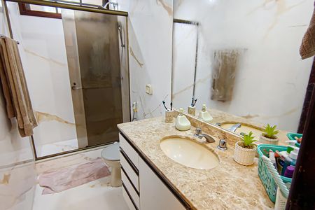 Casa de condomínio à venda com 240m², 3 quartos e 3 vagas Casa de condomínio à venda com 240m², 3 quartos e 3 vagasBanheiro