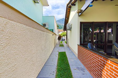 Casa de condomínio à venda com 240m², 3 quartos e 3 vagas Casa de condomínio à venda com 240m², 3 quartos e 3 vagasQuintal