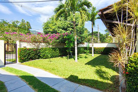 Casa de condomínio à venda com 240m², 3 quartos e 3 vagas Casa de condomínio à venda com 240m², 3 quartos e 3 vagasQuintal