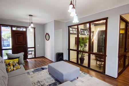 Casa de condomínio à venda com 240m², 3 quartos e 3 vagas Casa de condomínio à venda com 240m², 3 quartos e 3 vagasSala