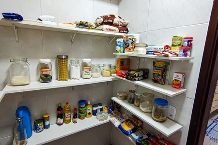 Casa de condomínio à venda com 240m², 3 quartos e 3 vagas Casa de condomínio à venda com 240m², 3 quartos e 3 vagasDespensa