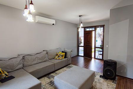 Casa de condomínio à venda com 240m², 3 quartos e 3 vagas Casa de condomínio à venda com 240m², 3 quartos e 3 vagasSala