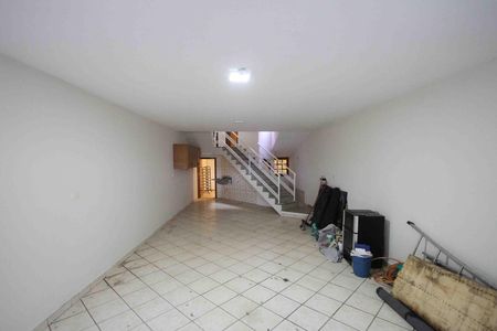 Garagem de casa para alugar com 3 quartos, 200m² em Jardim Avelino, São Paulo