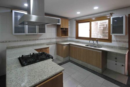 Cozinha de casa para alugar com 3 quartos, 200m² em Jardim Avelino, São Paulo