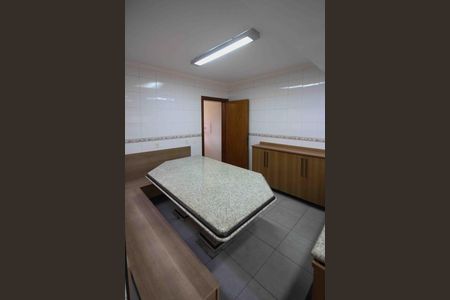 Cozinha de casa para alugar com 3 quartos, 200m² em Jardim Avelino, São Paulo