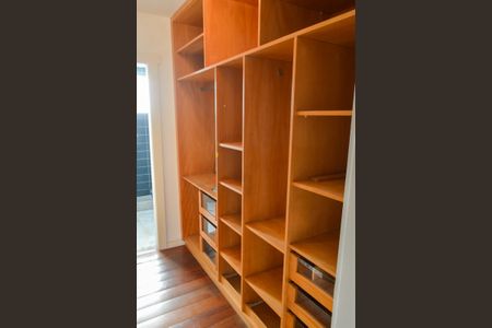 Casa de condomínio à venda com 478m², 6 quartos e 3 vagasCloset da Suíte 1