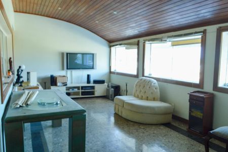 Casa de condomínio à venda com 478m², 6 quartos e 3 vagasEscritório