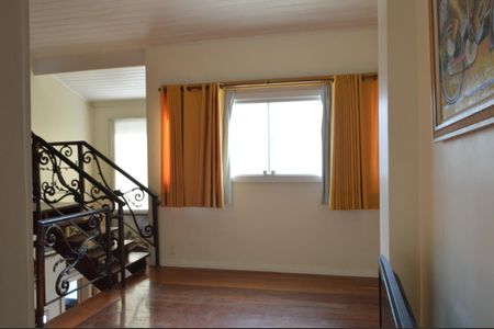 Casa de condomínio à venda com 478m², 6 quartos e 3 vagasSaleta