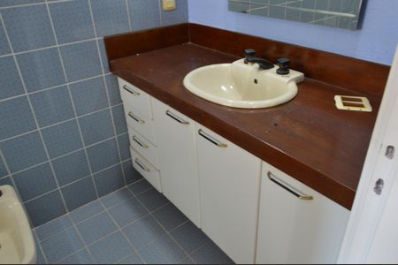 Casa de condomínio à venda com 478m², 6 quartos e 3 vagasBanheiro da Suíte 2