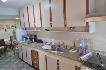 Casa de condomínio à venda com 478m², 6 quartos e 3 vagasCozinha