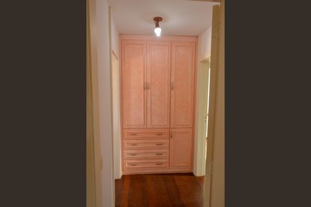 Casa de condomínio à venda com 478m², 6 quartos e 3 vagasCloset da Suíte 3