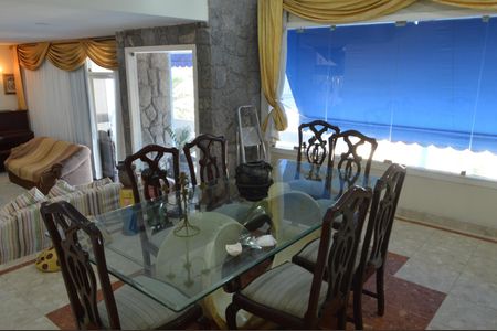 Casa de condomínio à venda com 478m², 6 quartos e 3 vagasSala de Jantar