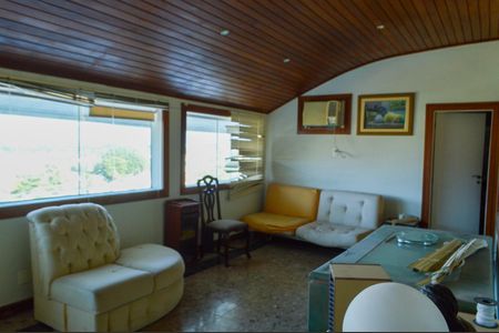 Casa de condomínio à venda com 478m², 6 quartos e 3 vagasEscritório