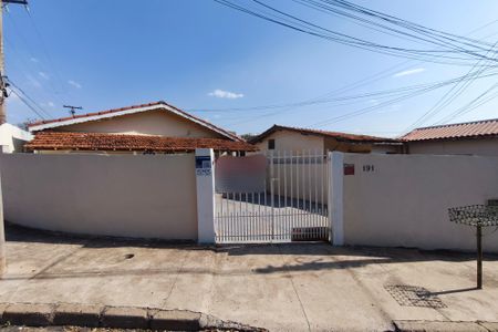 Casa à venda com 130m², 3 quartos e 2 vagasFachada