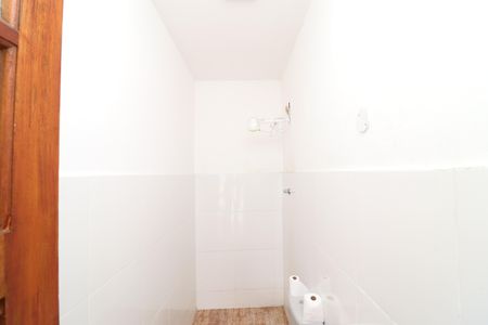 Casa para alugar com 500m², 5 quartos e 5 vagasBanheiro da garagem