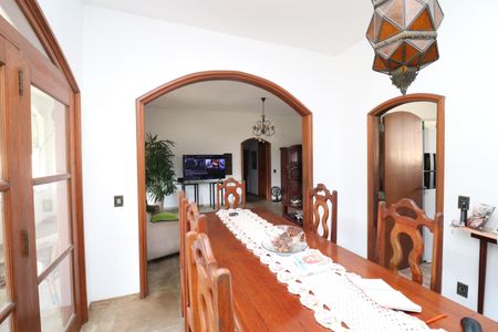 Casa para alugar com 500m², 5 quartos e 5 vagasSala