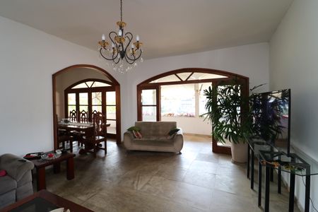 Casa para alugar com 500m², 5 quartos e 5 vagasSala