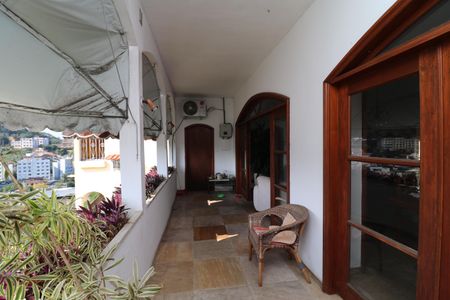 Casa para alugar com 500m², 5 quartos e 5 vagasVaranda