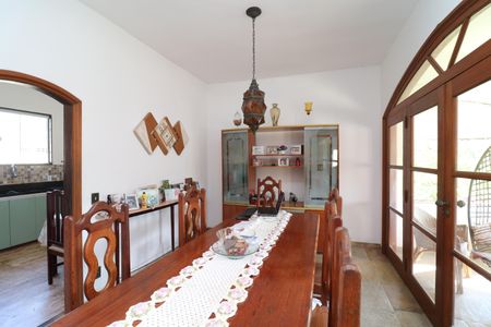 Casa para alugar com 500m², 5 quartos e 5 vagasSala