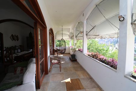 Casa para alugar com 500m², 5 quartos e 5 vagasVaranda