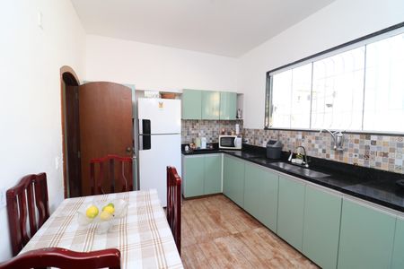 Casa para alugar com 500m², 5 quartos e 5 vagasCozinha