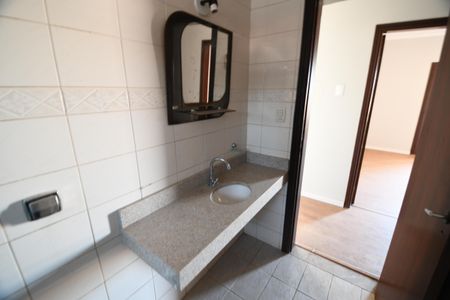 Casa à venda com 280m², 3 quartos e 6 vagasBanheiro 