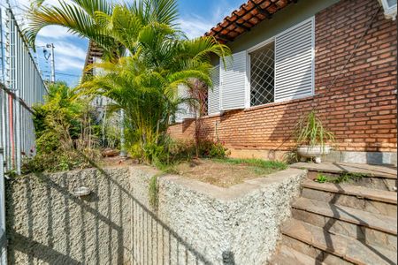 Casa à venda com 287m², 4 quartos e 3 vagas Casa à venda com 287m², 4 quartos e 3 vagasEntrada