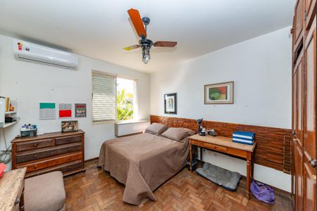 Casa à venda com 287m², 4 quartos e 3 vagas Casa à venda com 287m², 4 quartos e 3 vagasQuarto 3