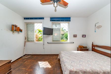 Casa à venda com 287m², 4 quartos e 3 vagas Casa à venda com 287m², 4 quartos e 3 vagasSuíte