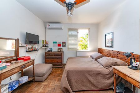 Casa à venda com 287m², 4 quartos e 3 vagas Casa à venda com 287m², 4 quartos e 3 vagasQuarto 3