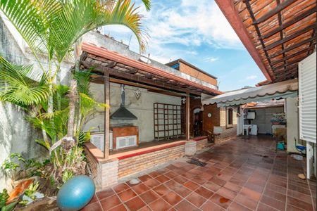 Casa à venda com 287m², 4 quartos e 3 vagas