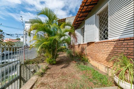 Casa à venda com 287m², 4 quartos e 3 vagas Casa à venda com 287m², 4 quartos e 3 vagasEntrada