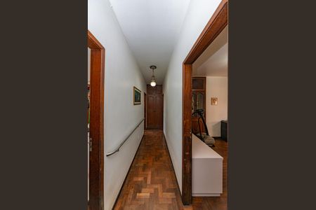 Casa à venda com 287m², 4 quartos e 3 vagas Casa à venda com 287m², 4 quartos e 3 vagasCorredor