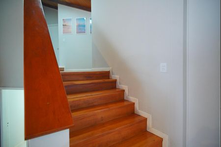 Casa à venda com 1216m², 5 quartos e 12 vagasEscada - Acesso Piso 4