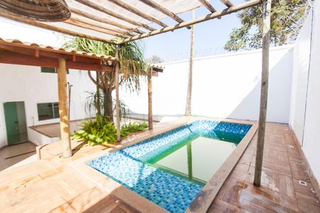 Casa para alugar com 282m², 5 quartos e 2 vagasPiscina